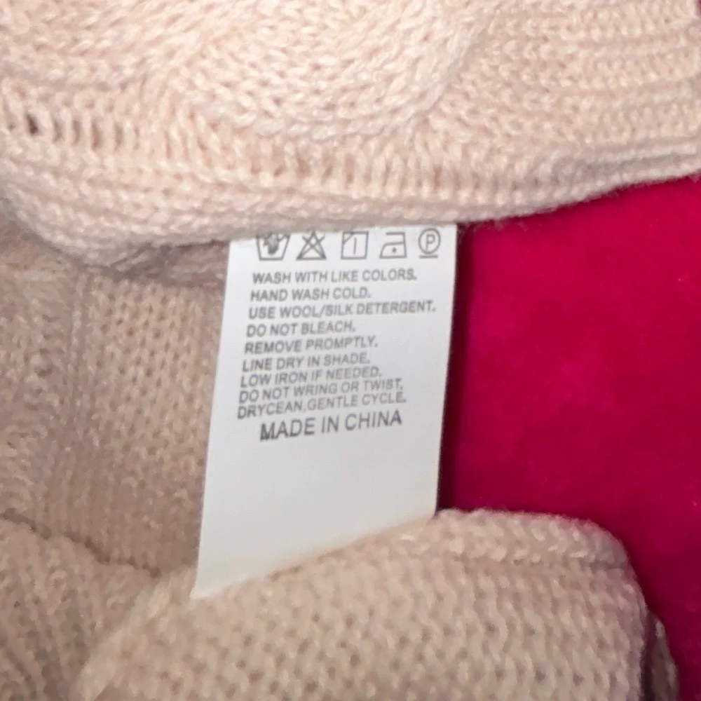Cream colored lightweight sweater - Picture 6 of 7